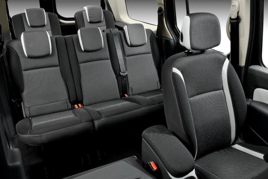  Renault Grand Kangoo 2012 года  (фото 2 из 20)